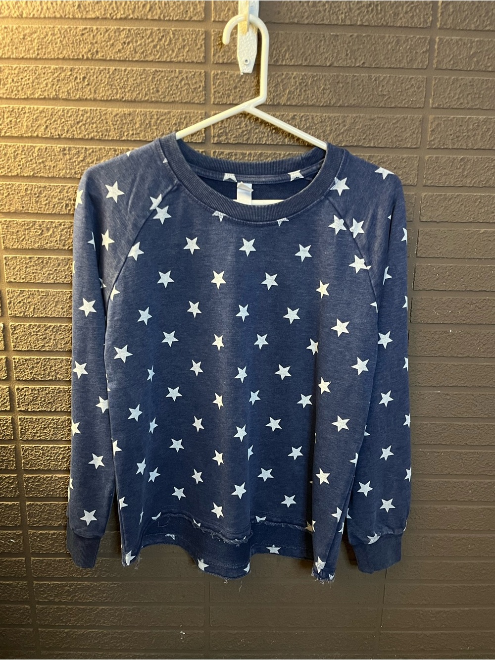 Alternative Apparel Star Print Raw Hem Sweatshirt Women’s Medium Blue Cozy